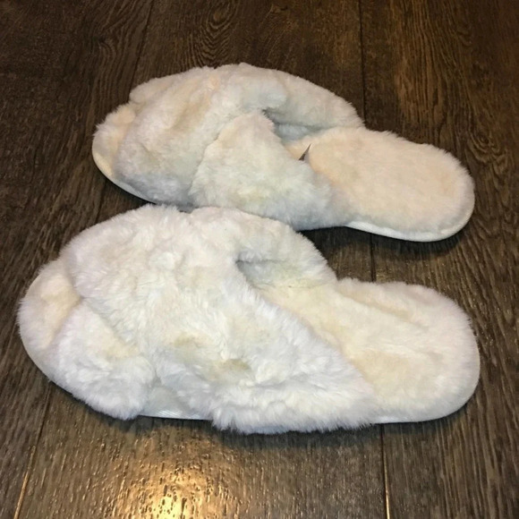 Nordstrom Snuggle Plush Faux Fur Slippers Slides Fuzzy Warm Memory Foam White XL - Picture 4 of 7